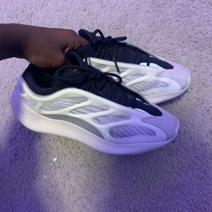 Yeezy 700 V3 Azeal